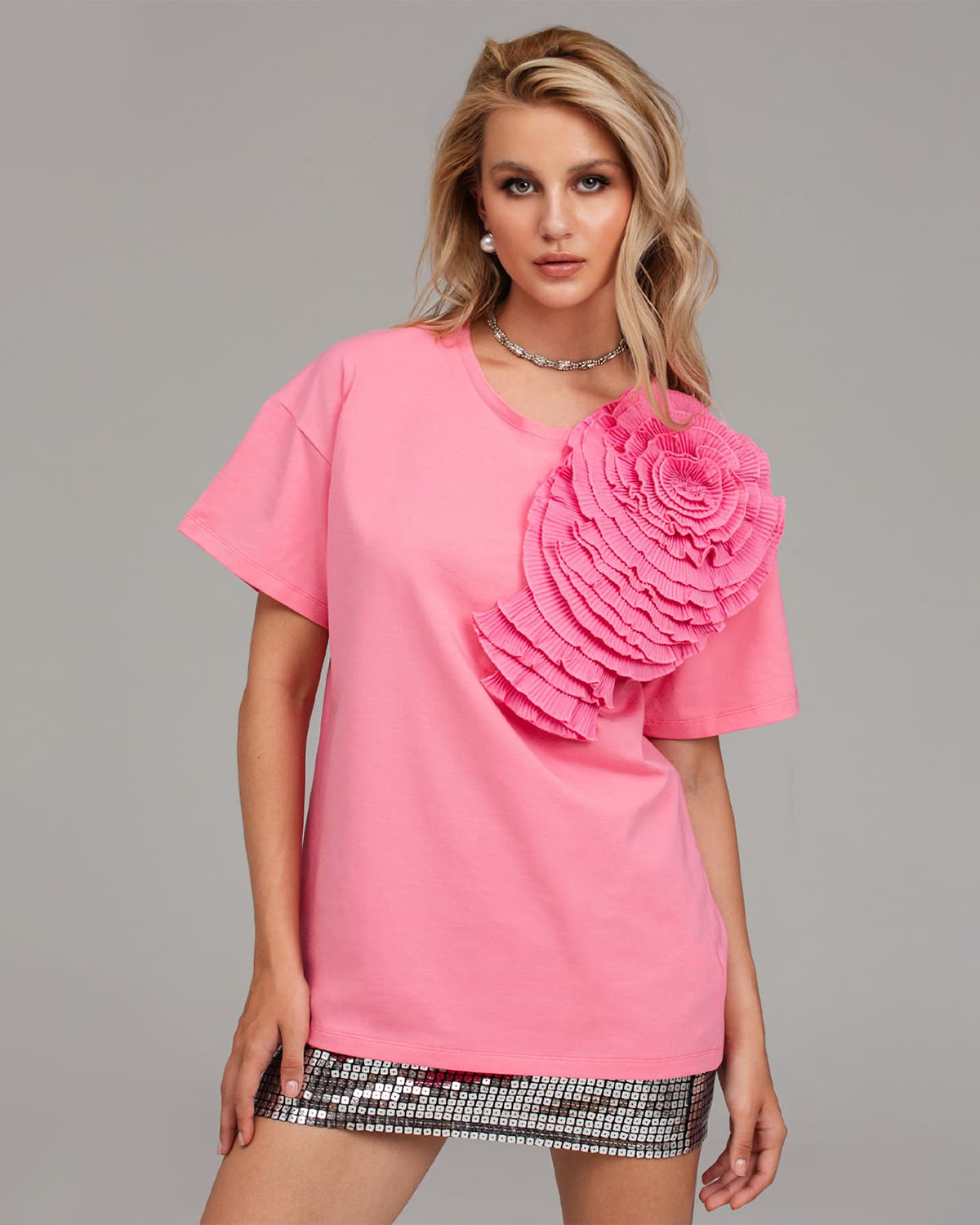 
Футболка с цветком жабо FC003